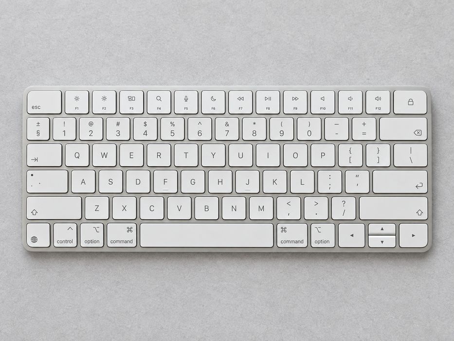 Продавам оригинални Apple Magic Keyboard и Apple Magic Mouse.