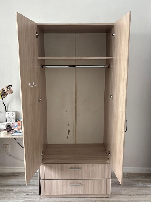 Продам шкаф двухдверный. Самовывоз