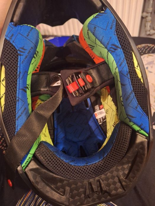 Cască de motor cu ochelari