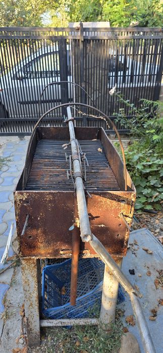 Gratar metalic cu rotisor f greu