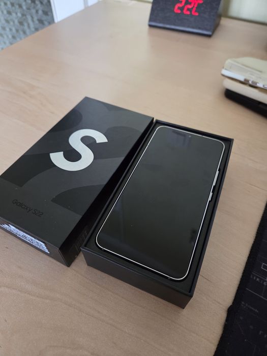 Samsung S22 256GB White
