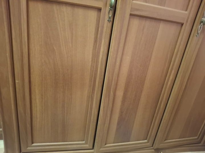 Срочно продам Шифоньер и комод