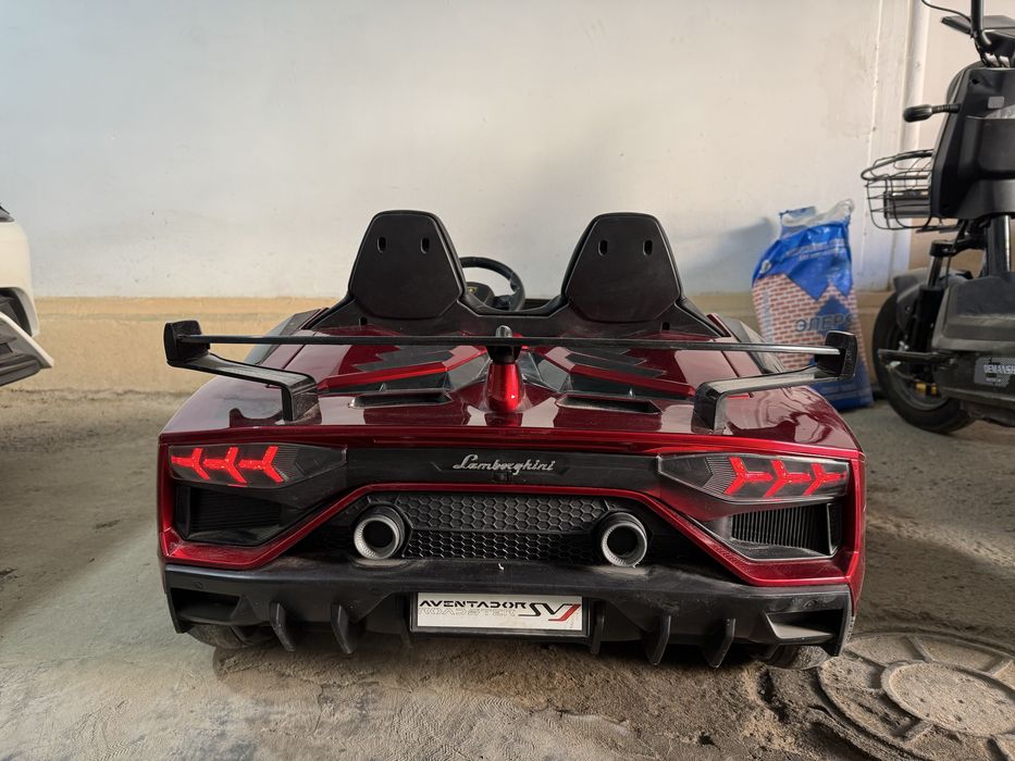 Срочно продается машина и 2 самоката