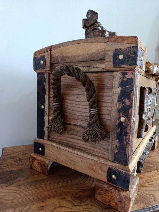 Сундук для интерьера