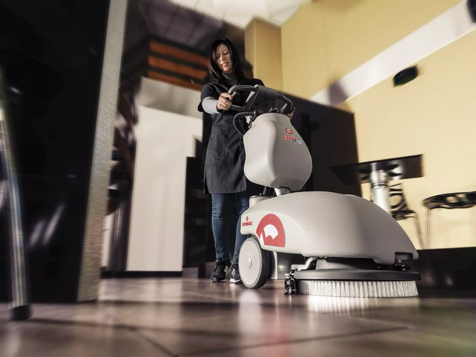 Masina de spalat si asparat pardoseli Comac Vispa 35