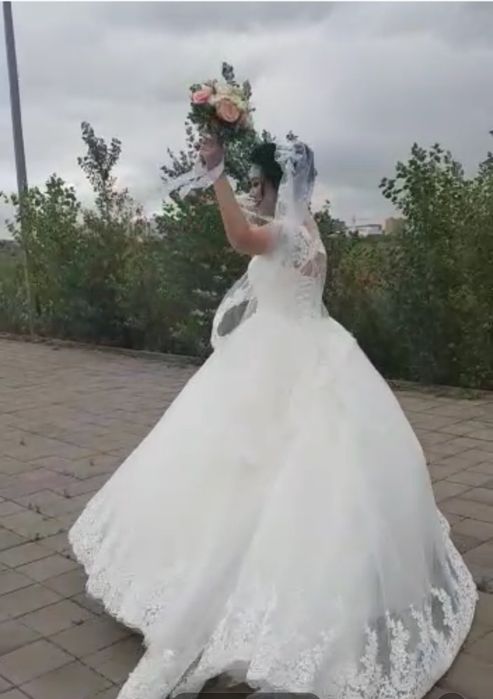 Свадебное платье