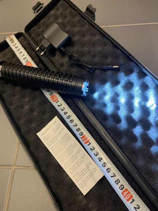 Baston Electrosoc f puternic cu lanterna 100000KV