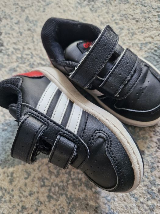 Adidas numărul 22