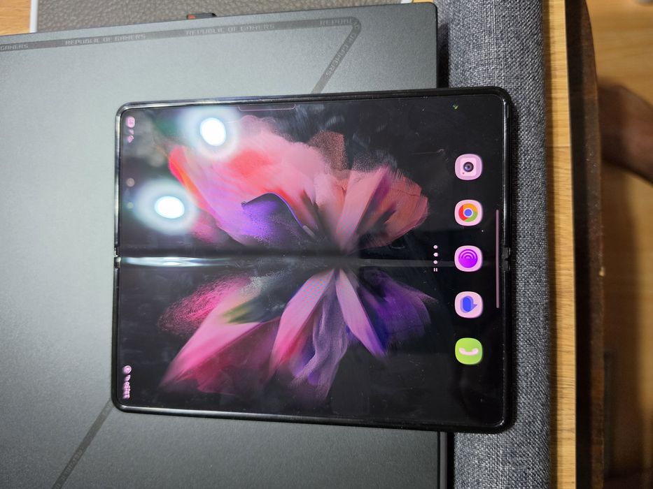 Samsung Z Fold 3