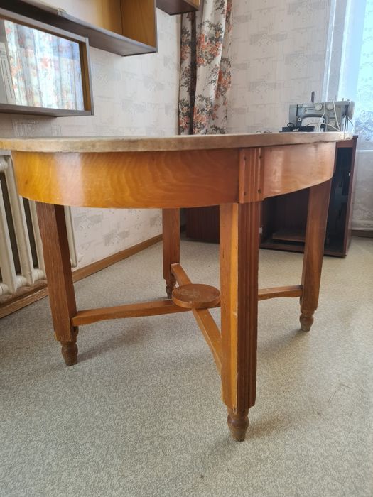 Продам стол б/у.