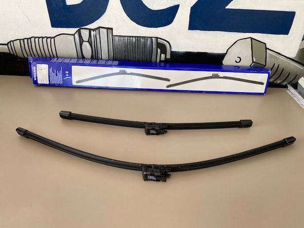 Set stergatoare parbriz cu incalzire PRODUS NOU Volvo XC60 2018+ 31490720