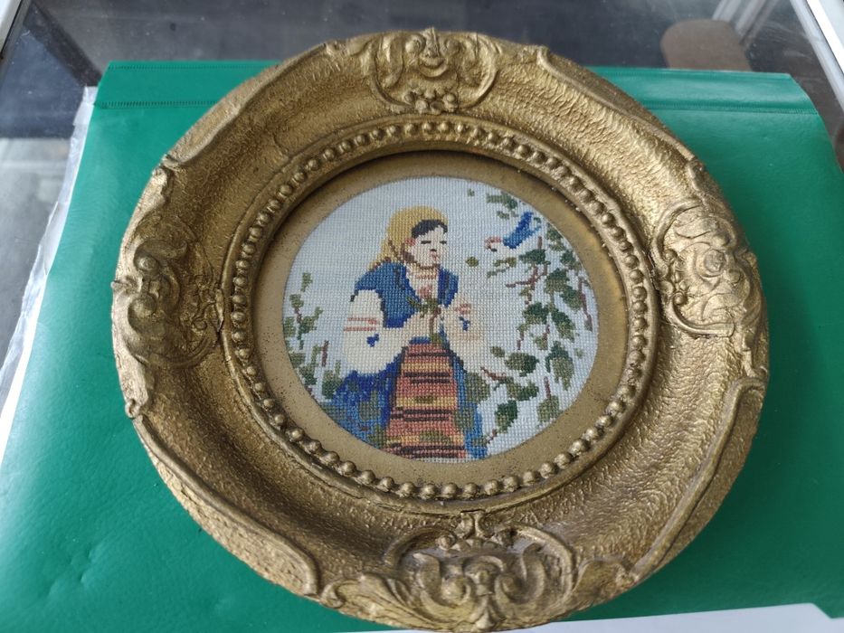 Малък кръгъл гоблен