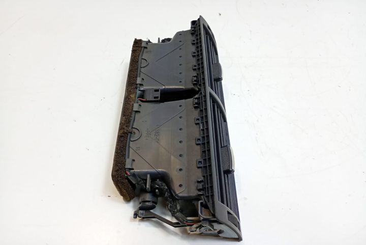 Grila  ventilatie centrala bord 4438201 Audi A4 B6 seria