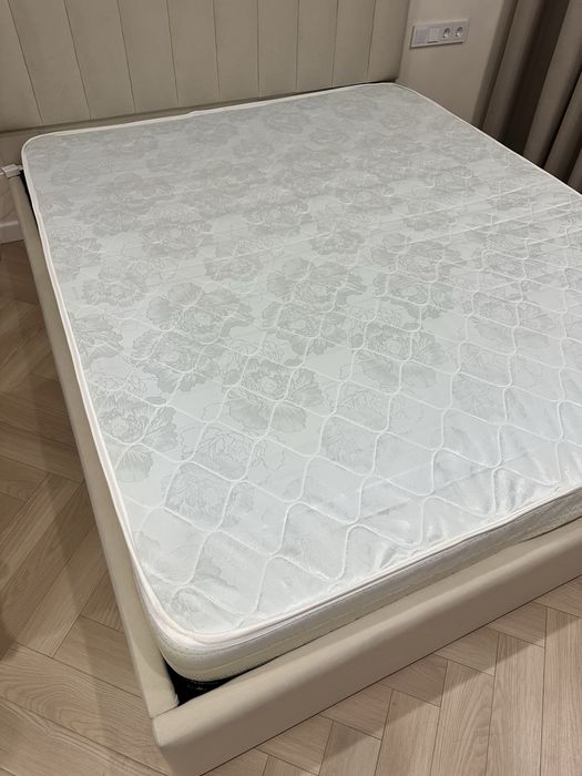 Продается Матрас 160*200 почти новый. В хорошем состоянии, в центре!!!