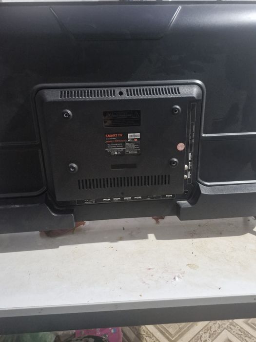 Продается телевизор на запчасти .