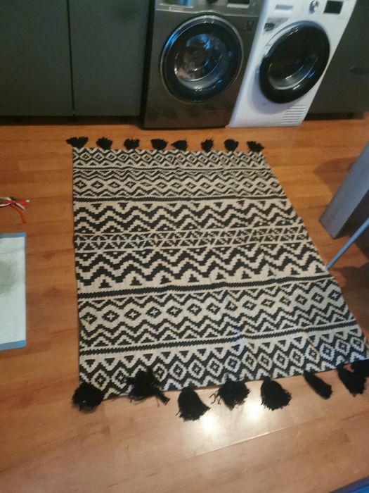 Продавам килими и аптеки и пердета