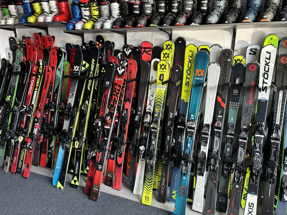 Schiuri, Clapari, Echipamente noi si Second hand