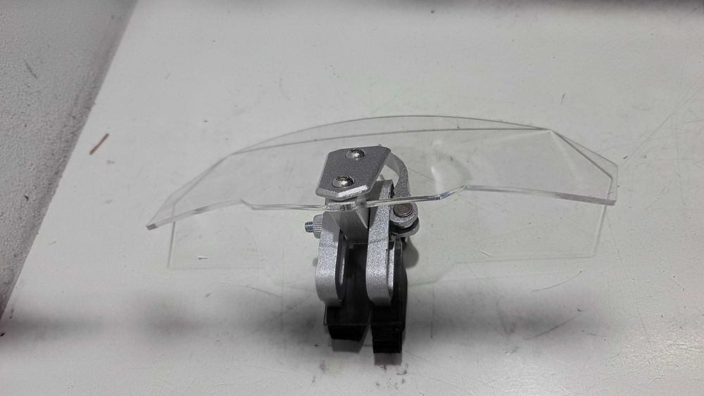 Deflector aer parbriz moto