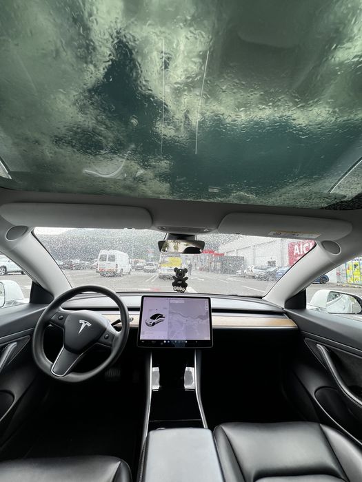 Tesla Model 3 SR+, baterie LFP 90%, an 12.2020  Autopilot 3