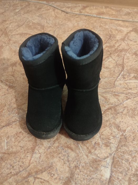 Угги черные зимние  отличном состояний