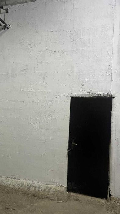 Помещения в паркинге для хранения.