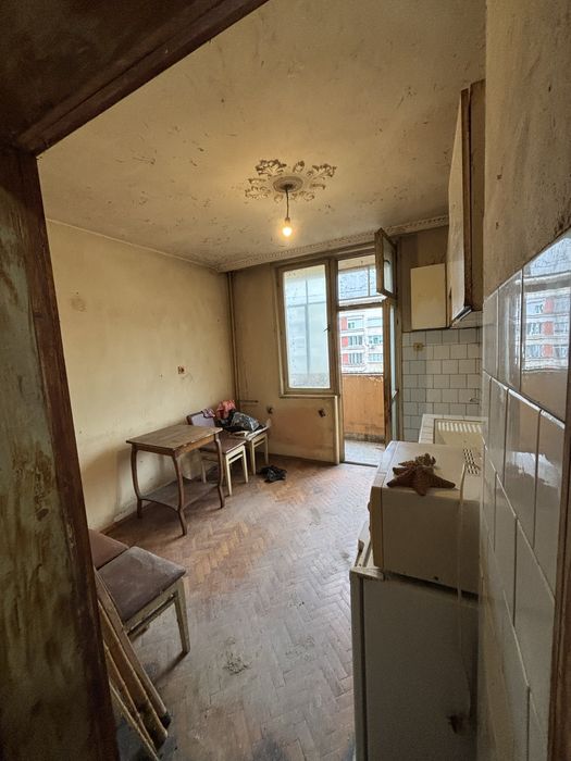 Продава се Тристаен апартамент в Плевен, Идеален център - 72 кв.м за 1389 €/кв.м - Снимка #2