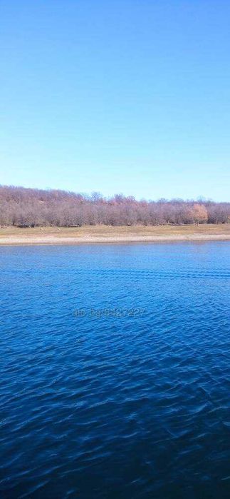 Парцел  10 дка на брега на язовир Тича