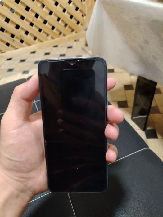 Honor X6a karobkasi bilan