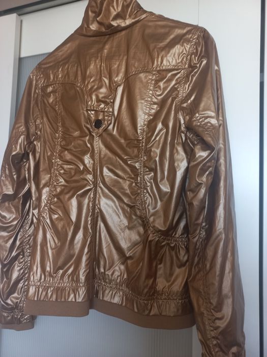 Пролетно яке .  .  .