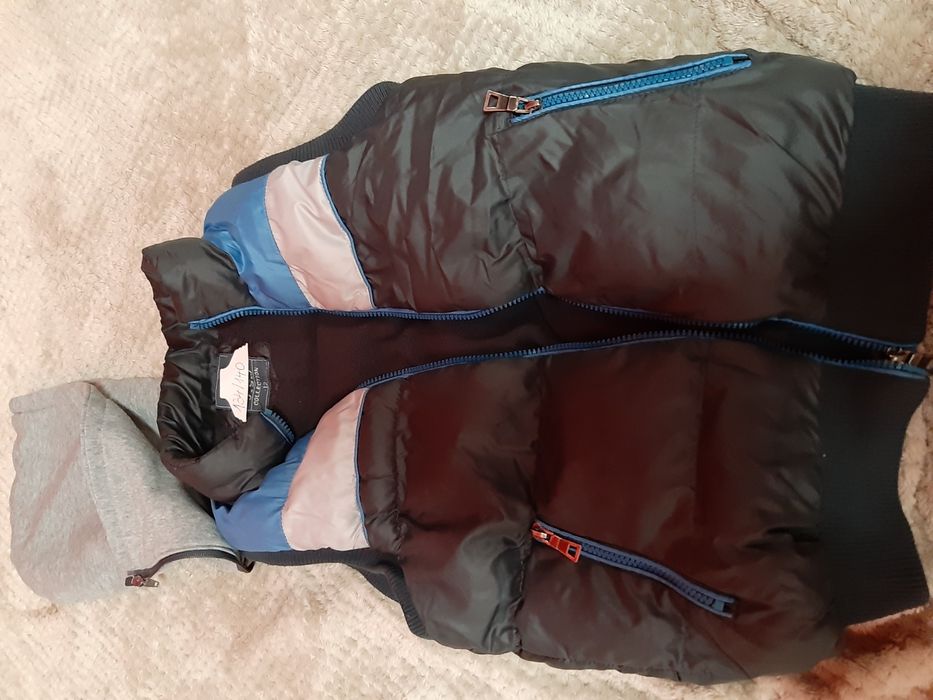 Продавам долнища, къси панталони, грейка, риза за момче.