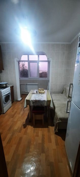 Сдам ДЕВУШКЕ комнату с подселением в центре