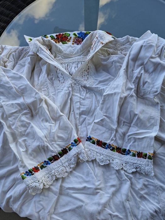 Vând cămăși tradiționale și ițari bărbătești