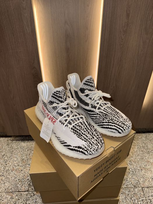 Yeezy 350v2 Zebra
