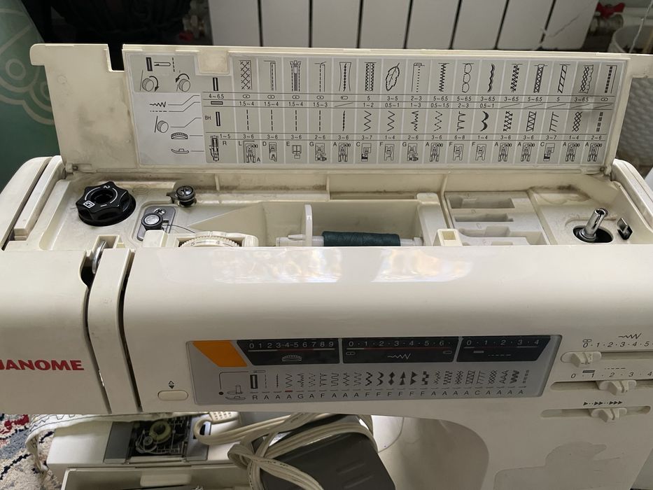 Швейная машина Janome 7524 E