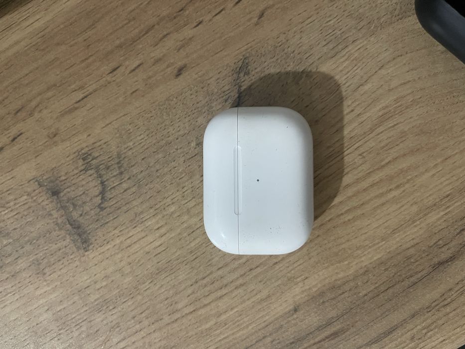 Продам оригинальные AirPods Pro.