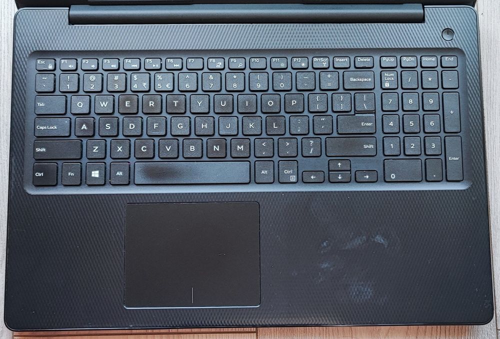 Dell Inspiron 3580 i5-8265u, 12GB SSD 512 PCI-E Radeon 520 2GB !