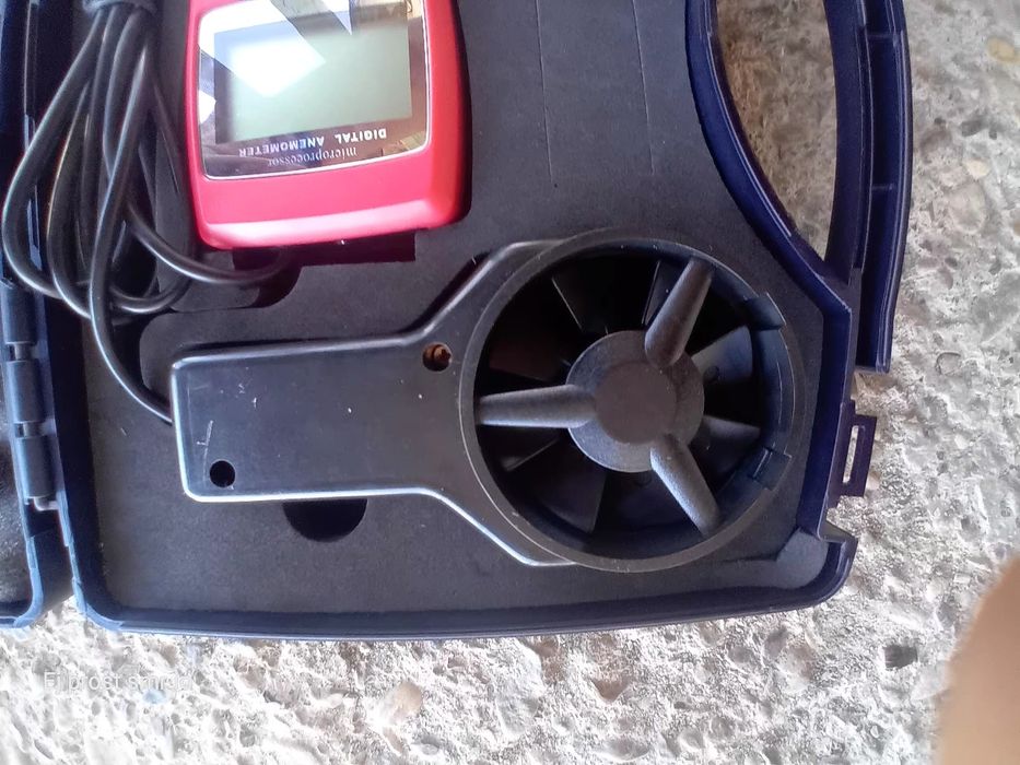Anemometru Digital Portabil – Aparat Măsurat Viteza Vântului și Temperatura