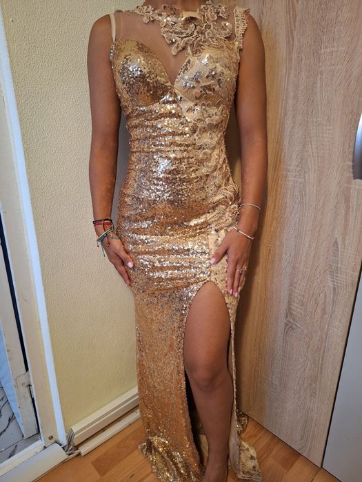 Vând rochii de seară