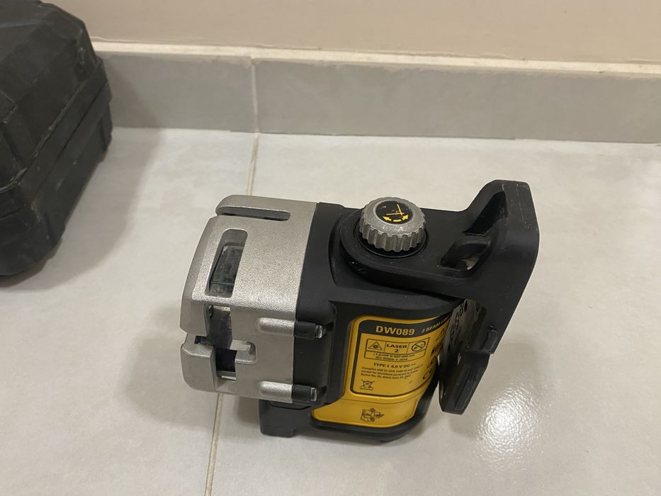 Лазерен нивелир DEWALT DW089K