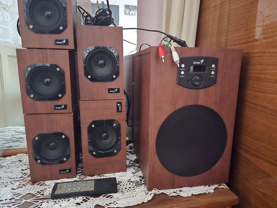 Vand sistem audio genius , 5 boxe plus subwoofer .