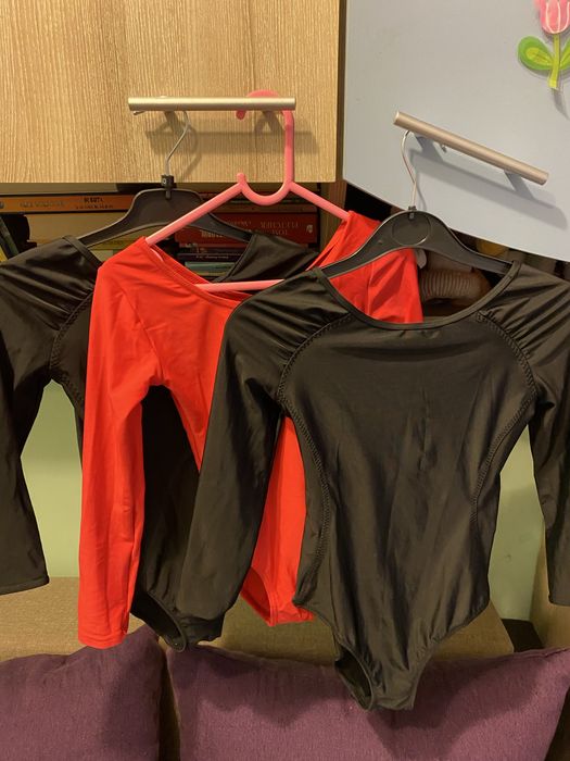 Vand un set de 3 body cu maneca lunga, pt micute balerine/gimnaste