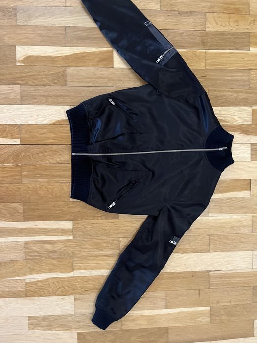 Дамско сатенено яке бомбър