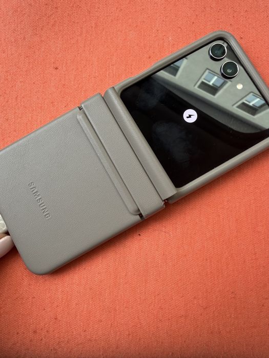 Samsung Z flip 5 КАТО НОВ 512 гб