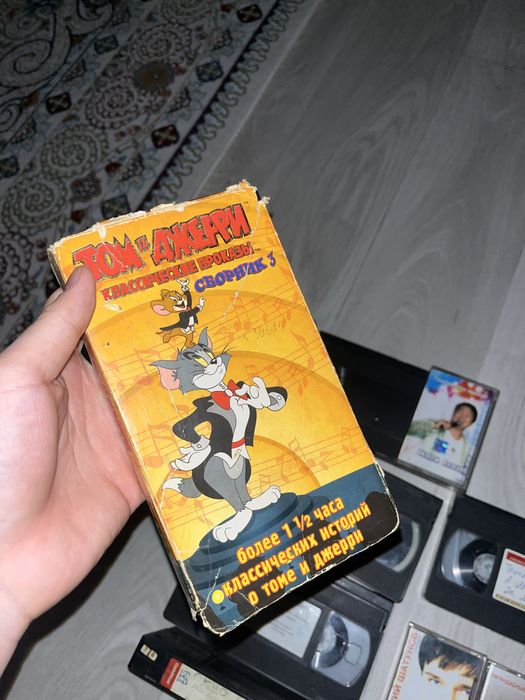 Продам кассеты, музыкальные и фильмы