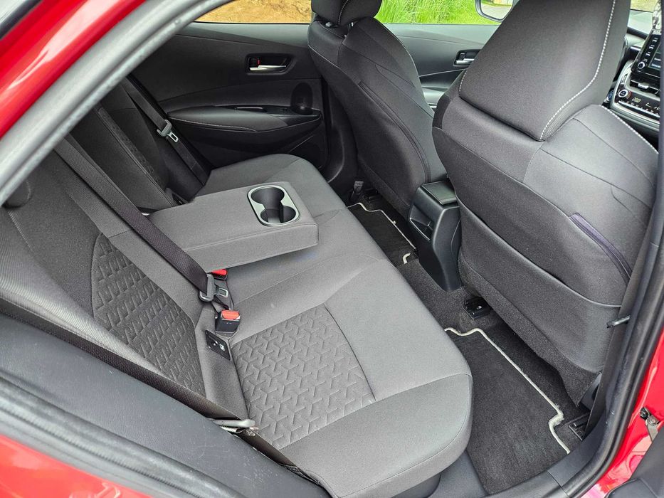 2019 Toyota Corolla hibrid, faruri LED,  bord digital, RAR efectuat
