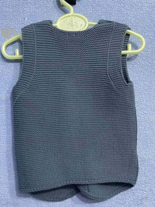 Жилет вязанный безрукавка