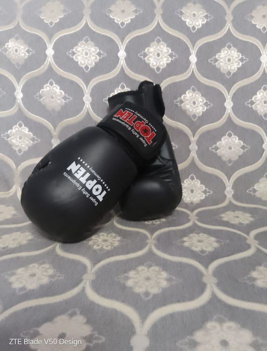 Продам перчатки боксерские