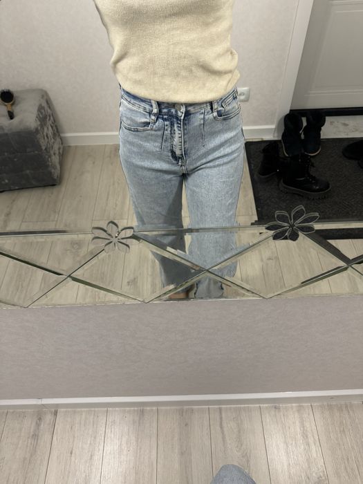 Джинсы , юбки.