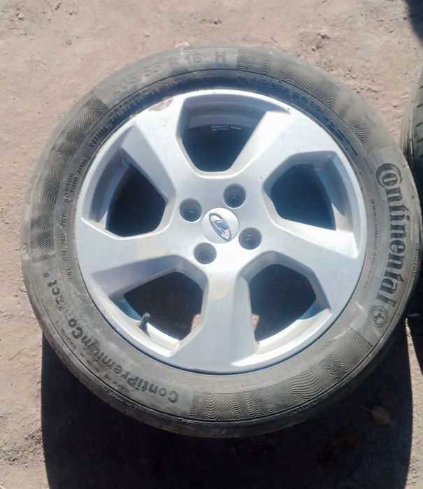 Largus  R16 2 ta  Biroz diskida yorilish bor