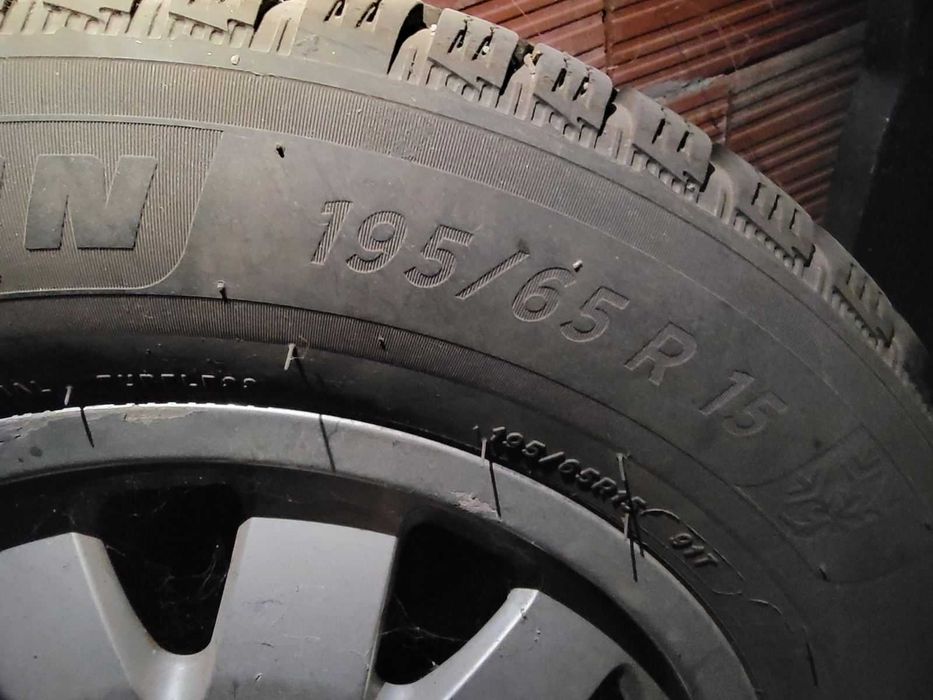 6JX15H2 ET45 алуминиеви джанти с Michelin и Dunlop гуми